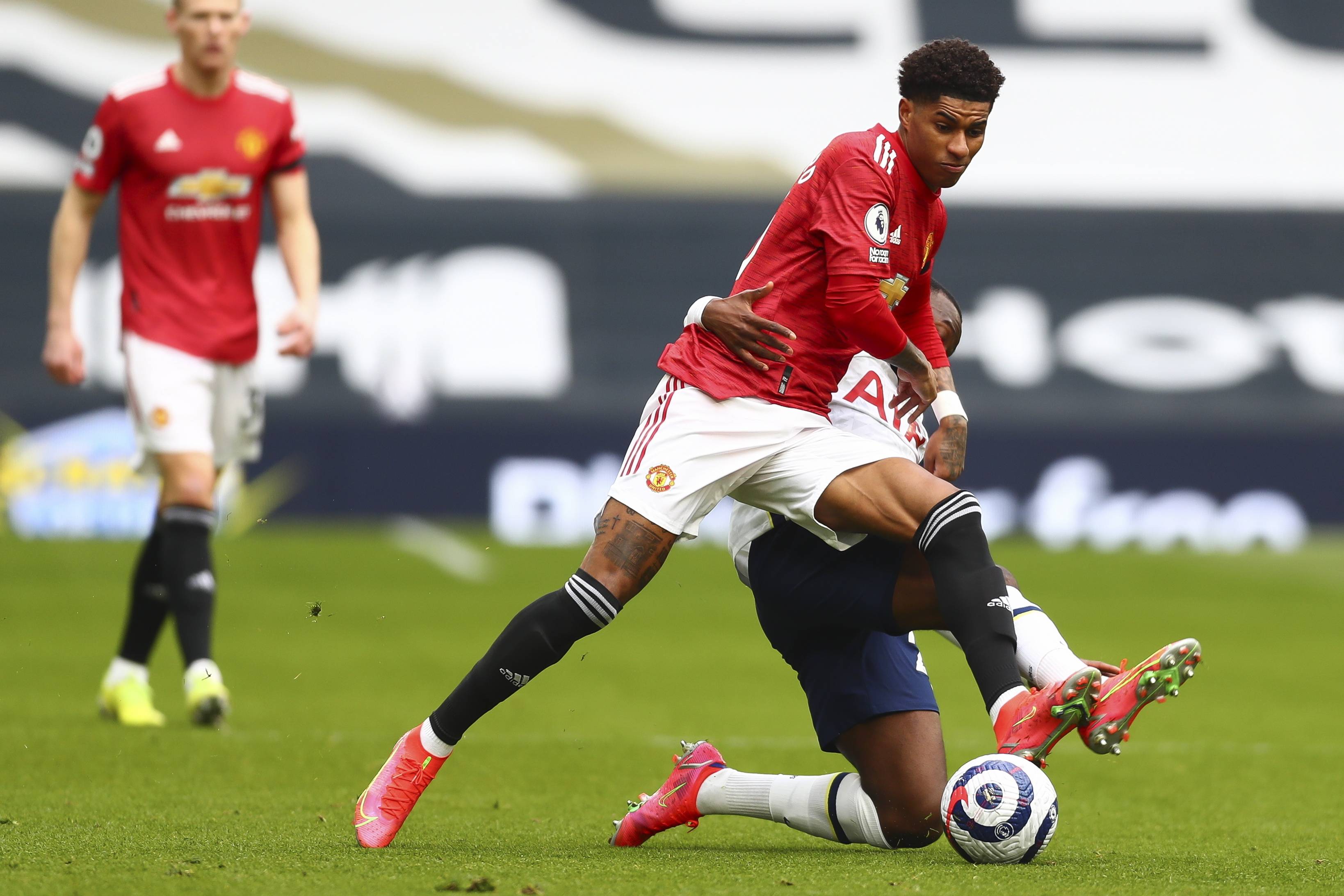 他在保持主 他在保持主